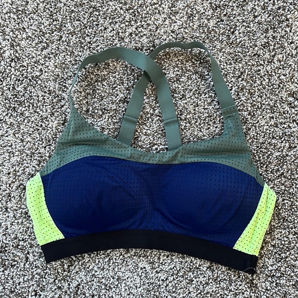 Set of Victoria Secret sports bras - Picture 3 of 5